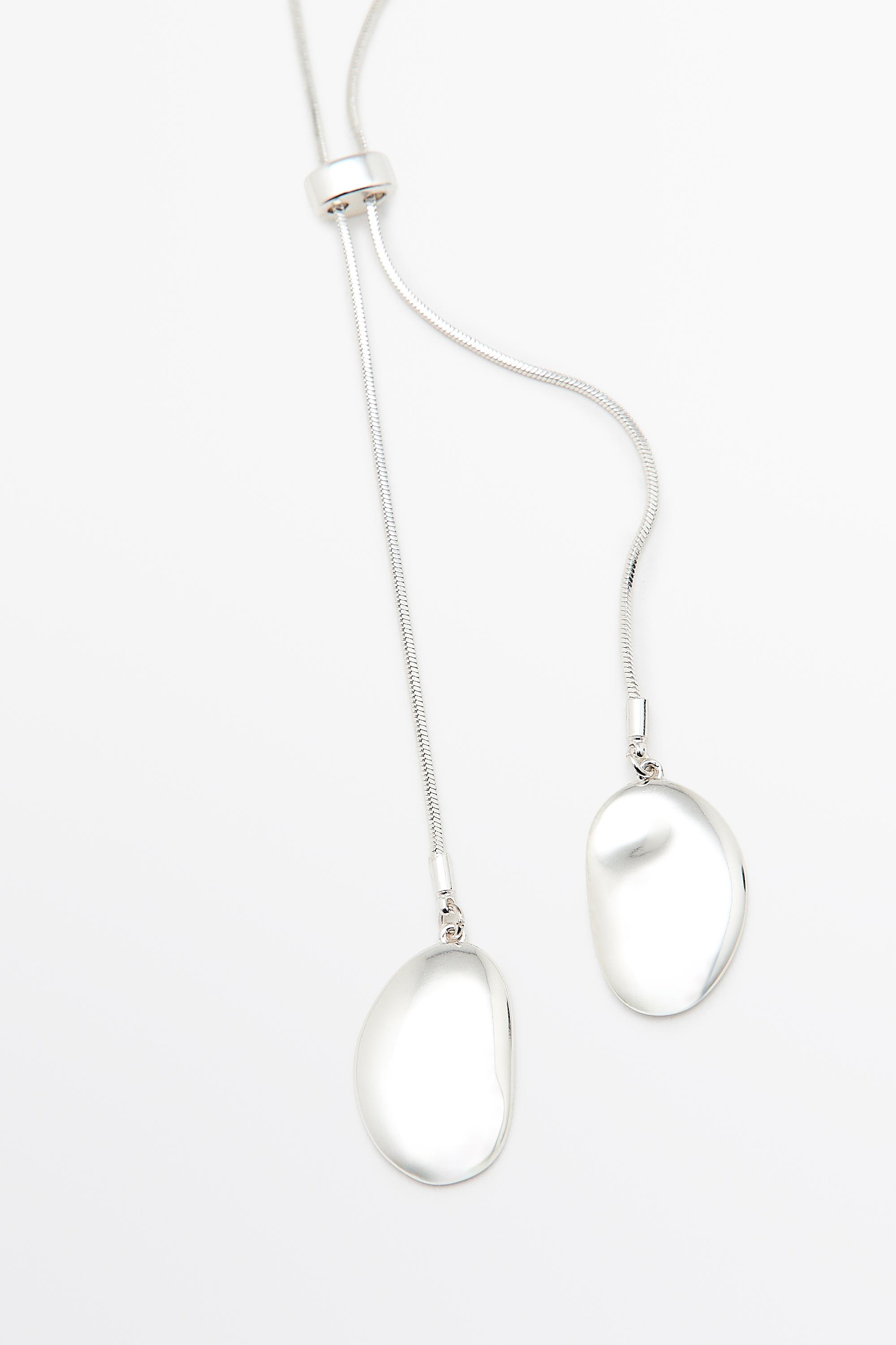 Collier cravate pièces métalliques